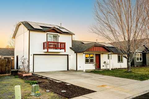2461 NE 5th Street, Redmond, OR 97756