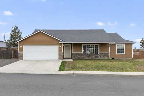717 SE CROSS Lane, Madras, OR 97741