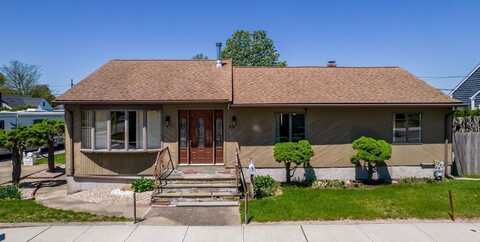 43 Russells Mills Rd, Dartmouth, MA 02748