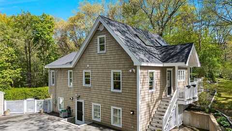 25 Brooks Rd, Gloucester, MA 01930