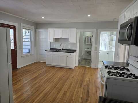 62 Hartford, Fitchburg, MA 01420