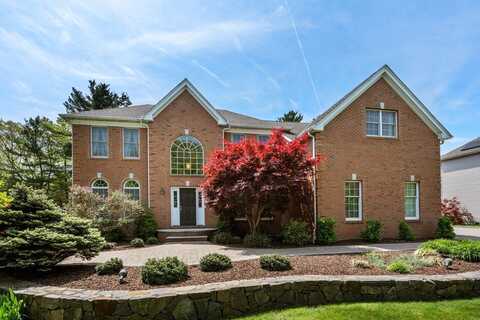 34 Hound Pack Cir, Walpole, MA 02032