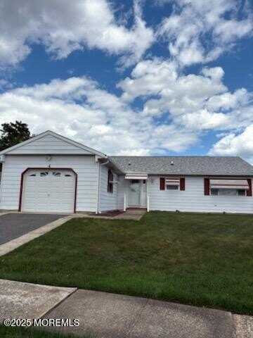 4 Flamingo Way, Toms River, NJ 08757