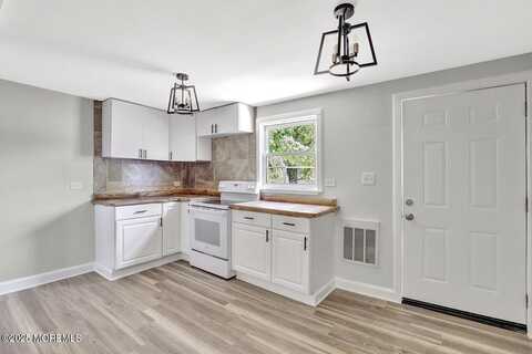 41 Hickstown Road, Sicklerville, NJ 08081