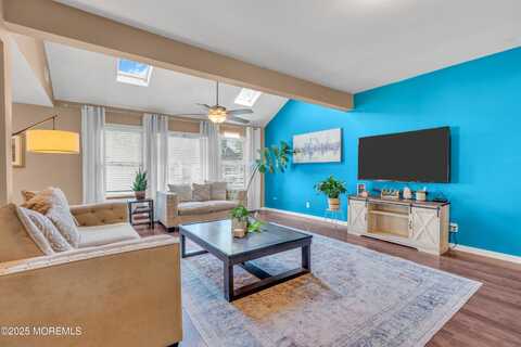 26 Morningside Avenue, Keansburg, NJ 07734