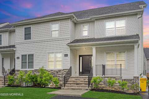 27 Holden Square, Lakewood, NJ 08701
