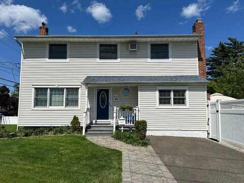 899 East Meadow Avenue, North Bellmore, NY 11710
