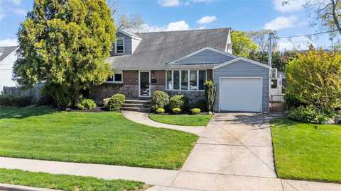 30 Lawrence Street, Farmingdale, NY 11735
