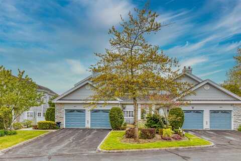 476 Woodscreek Court, Moriches, NY 11955