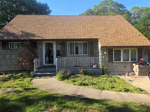 21 Krause Street, Bay Shore, NY 11706