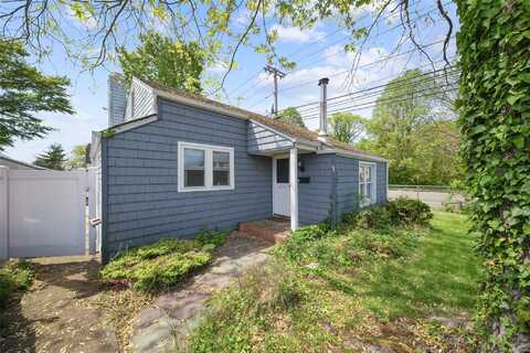 96 Pardee Avenue, Islip, NY 11751