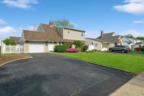 27 Apollo Lane, Hicksville, NY 11801
