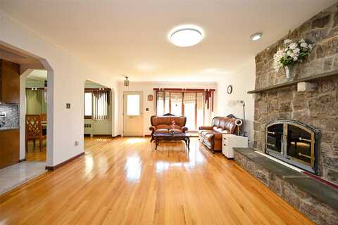 518 Terrace Boulevard, New Hyde Park, NY 11040