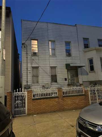 51-17 34th Street, Long Island City, NY 11101