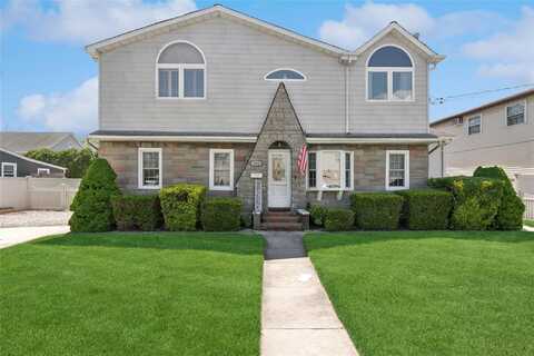183 N Greene Avenue, Lindenhurst, NY 11757
