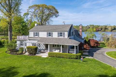 2455 New Suffolk Avenue, Mattituck, NY 11952