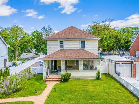 7 Clark Drive, Great Neck, NY 11020