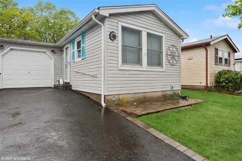 87 Village Circle W, Manorville, NY 11949