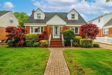 19 Croyden Street, New Hyde Park, NY 11040