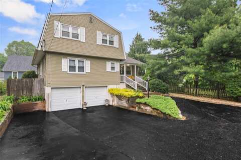 289 Maplewood Road, Huntington Station, NY 11746