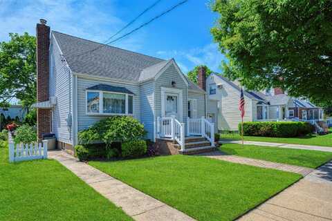19 Winthrop Street, New Hyde Park, NY 11040
