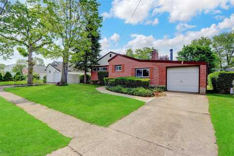 224 Oconnell Street, Massapequa Park, NY 11762
