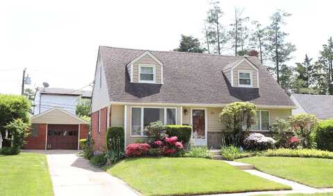 35 Morris Drive, New Hyde Park, NY 11040