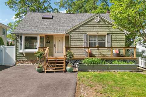 44 Tuscarora Drive, Centerport, NY 11721