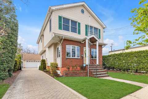 3 Hoffman Road, New Hyde Park, NY 11040