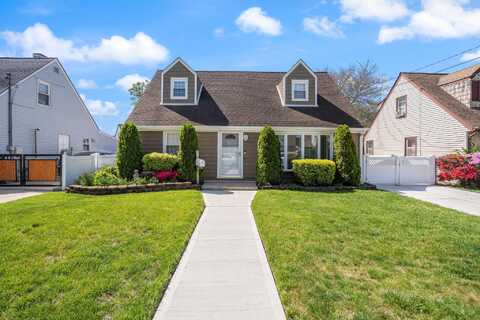 40 Pine Lane, Valley Stream, NY 11581