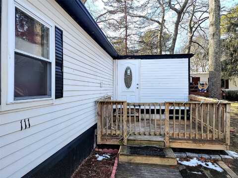 525 Riverleigh Avenue, Riverhead, NY 11901