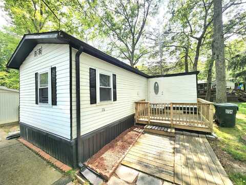 525 Riverleigh Avenue, Riverhead, NY 11901