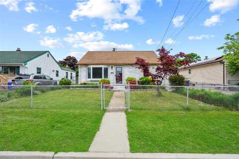 31 Brennan Place, Deer Park, NY 11729