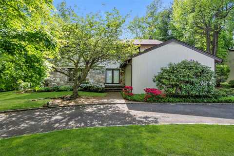 8 Bolton Drive, Manhasset, NY 11030