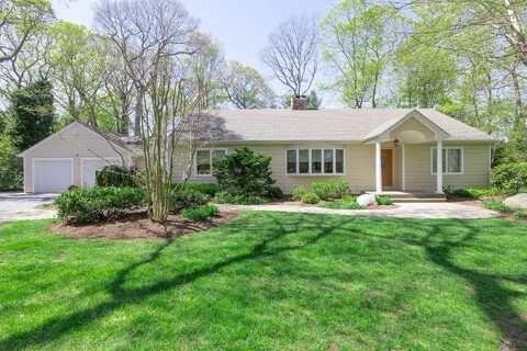 39 Roundabout Road, Smithtown, NY 11787