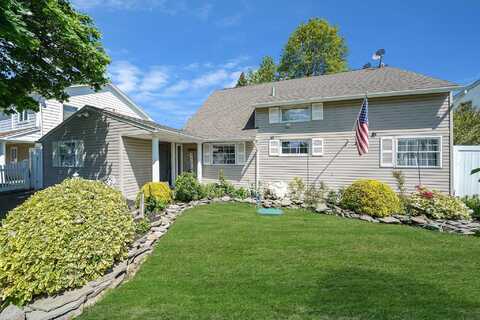 15 Thrush Lane, Levittown, NY 11756