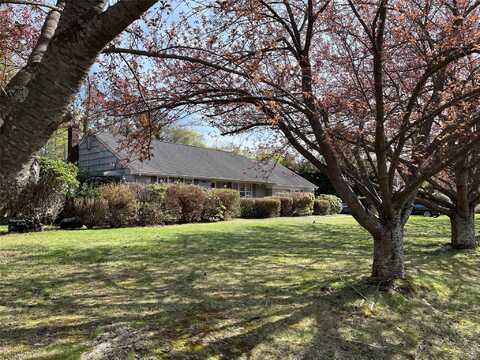 11 Acorn Lane, Stony Brook, NY 11790