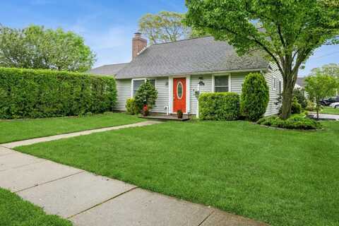 2 Barrett Street, Massapequa, NY 11758