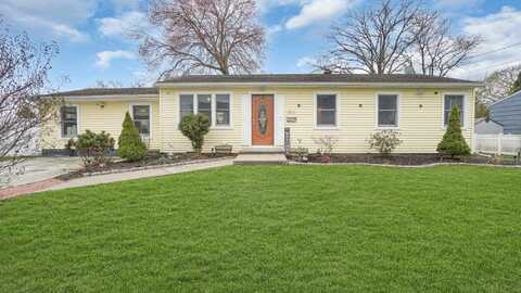 800 Peconic Avenue, West Babylon, NY 11704