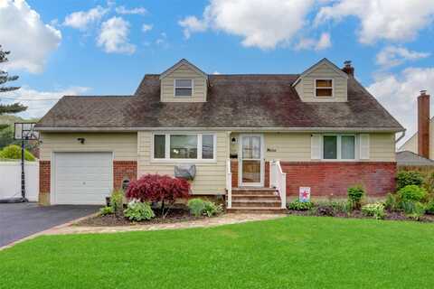 220 Boundary Avenue, Massapequa, NY 11758