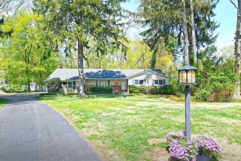 12 Pinoak Court, Huntington Station, NY 11746