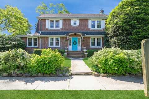 4 Cayuga Avenue, East Northport, NY 11731