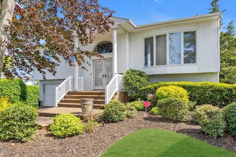 1692 North Gate, Merrick, NY 11566