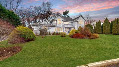10 Carlyle Drive, Glen Cove, NY 11542