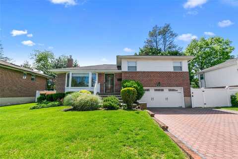 31 Roxton Road, Plainview, NY 11803