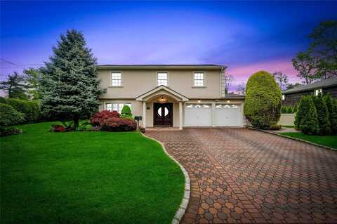 90 Sugar Maple Drive, Roslyn, NY 11576