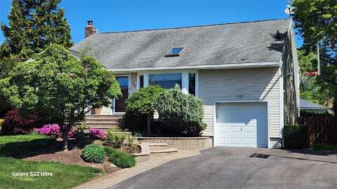26 Tioga Drive, Jericho, NY 11753