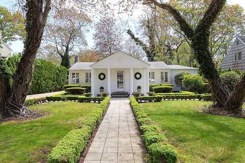 45 Holiday Boulevard, Center Moriches, NY 11934