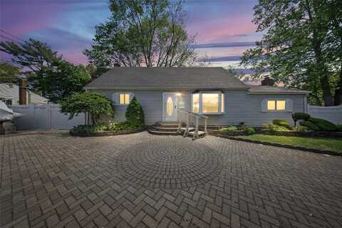 65 Westwood Avenue, Deer Park, NY 11729