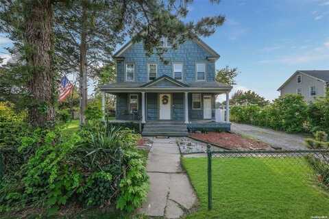 80 Monell Avenue, Islip, NY 11751